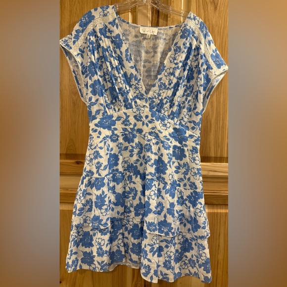 Sweet Lemon Blue and White Floral Deep V-Neck Lace Tiered Gathered Waist Dress - Picture 1 of 14